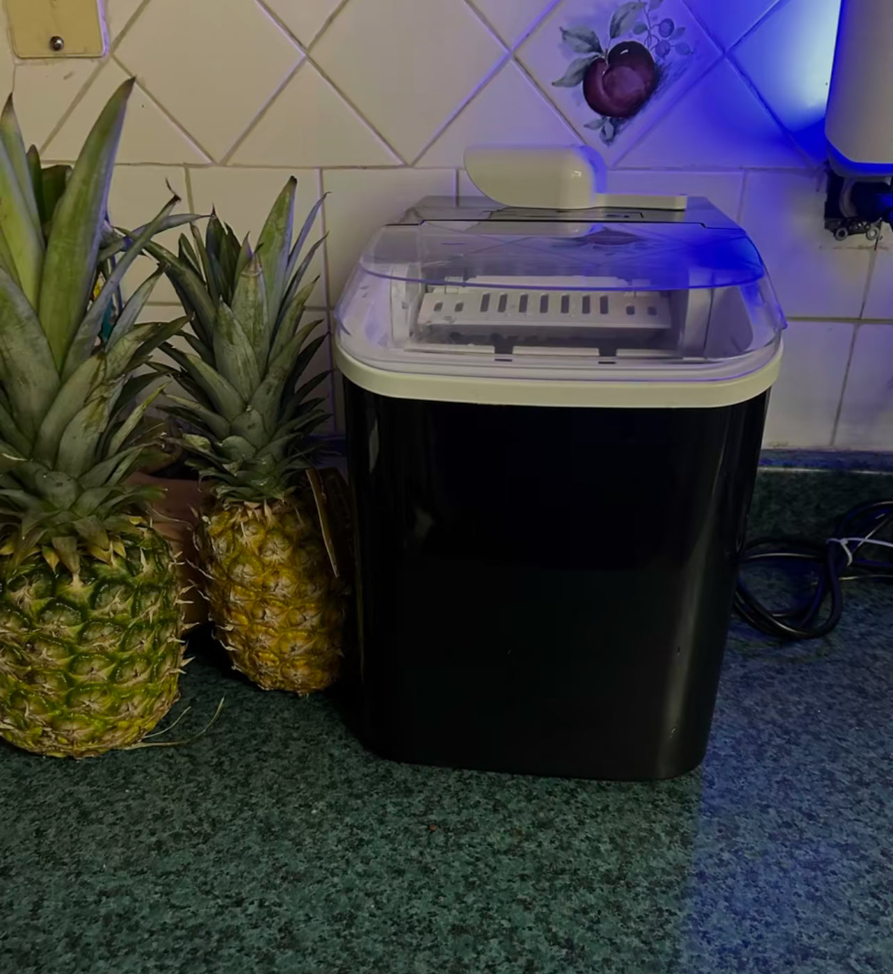 Sweet furniture countertop Ice maker machine, basket handle,9 cubes in 8 min/24hrs